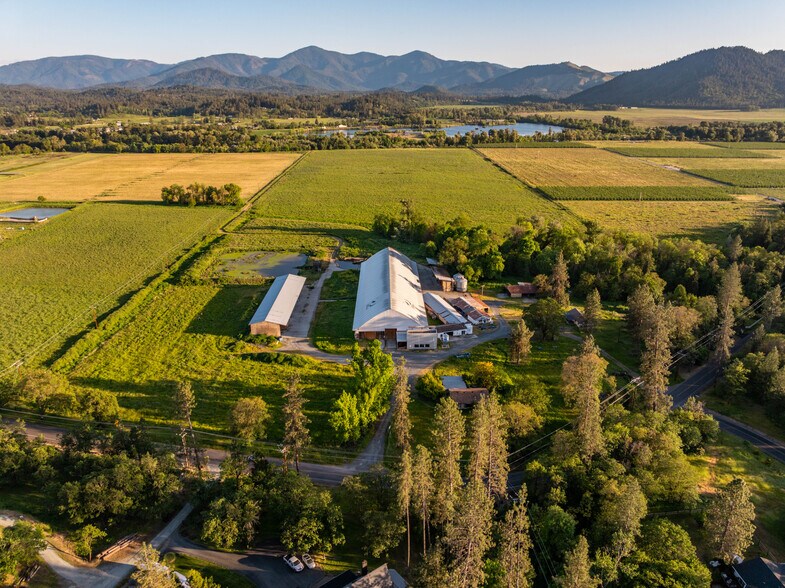 More Photos Of 6531 Lower River Rd, Grants Pass Specialty For Sale