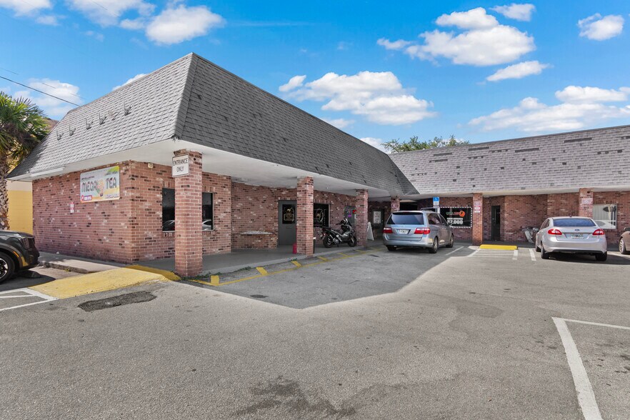 More Photos Of 5801-5841 Dahlia Dr, Orlando Office For Sale