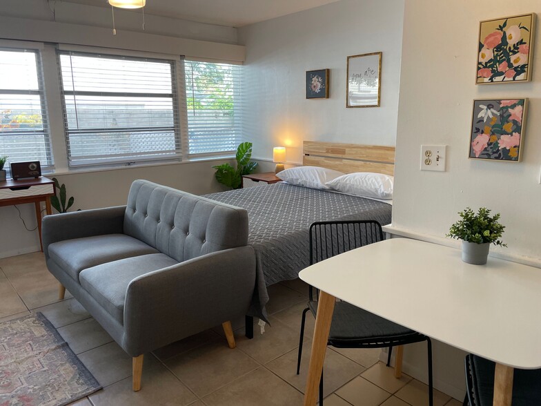 More Photos Of 1064 Broadway, Dunedin Hotel For Sale