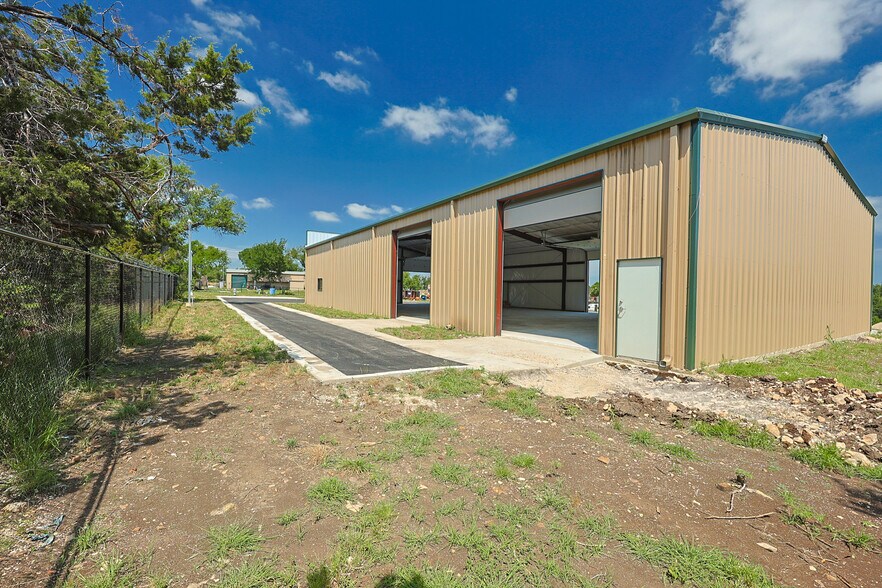 More Photos Of 3364 N Bagdad Rd, Leander Unknown For Lease