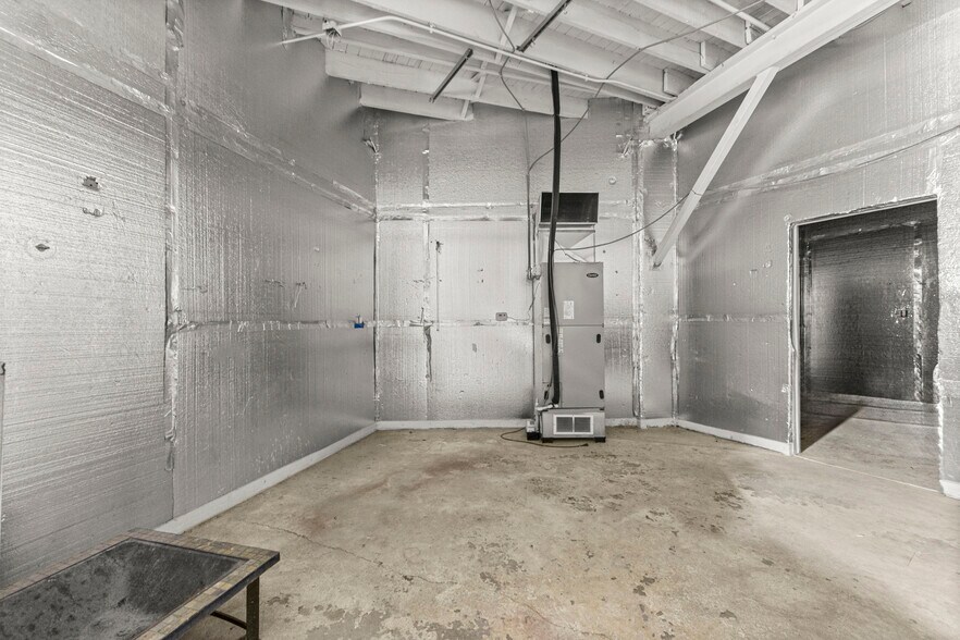 More Photos Of 5420 Oakman Blvd, Dearborn Warehouse For Sale