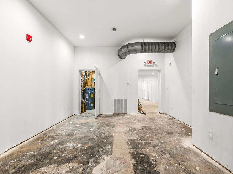 More Photos Of 5 Biltmore Plz, Asheville Storefront For Lease