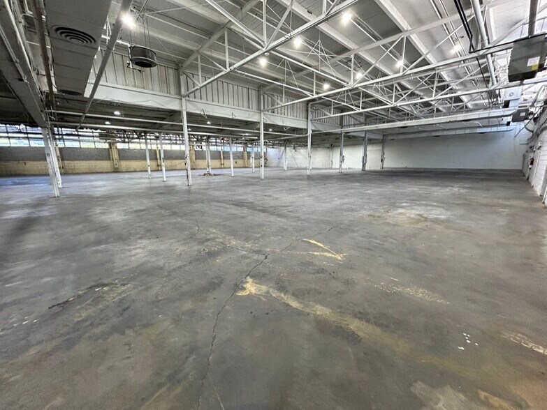 More Photos Of 395 Broad Ave, Ridgefield Warehouse For Lease