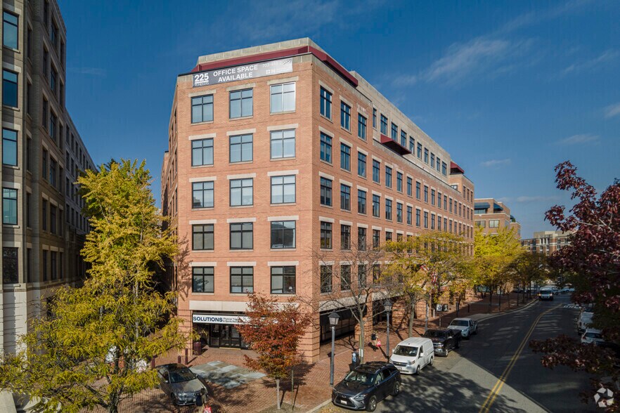 More Photos Of 225 Reinekers Ln, Alexandria Office For Lease