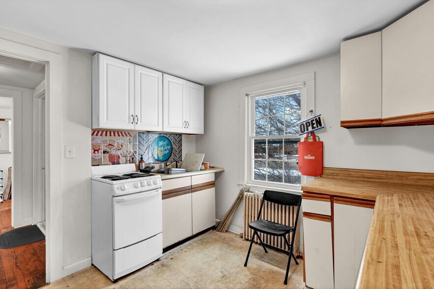 More Photos Of 93 Elm St, Old Saybrook Restaurant For Sale