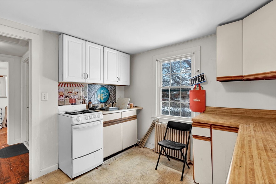 More Photos Of 93 Elm St, Old Saybrook Restaurant For Sale