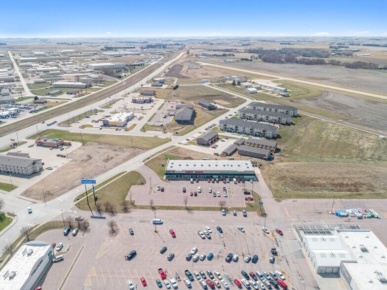 More Photos Of 1319 Holton Dr, Le Mars Unknown For Lease