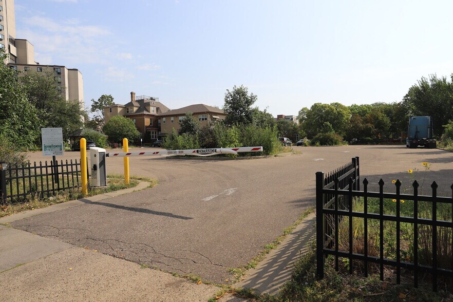 More Photos Of 2722 Park Ave, Minneapolis Office Residential For Sale