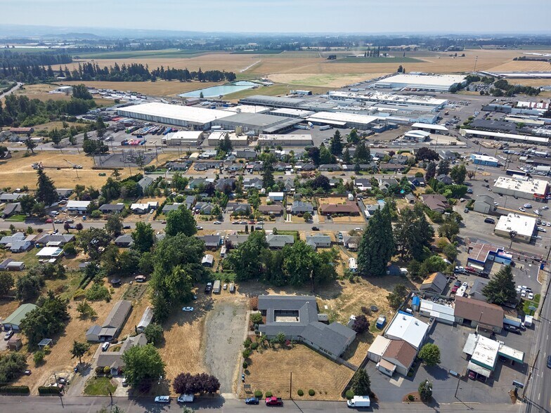 More Photos Of 1480 NE Laurel Ave, Woodburn Office For Sale