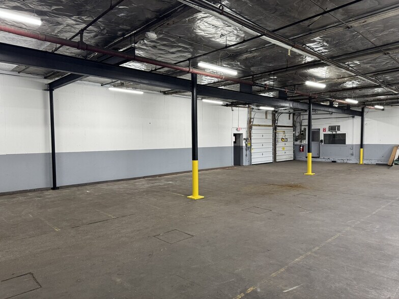 More Photos Of 132 Main St, East Windsor Manufacturing For Lease