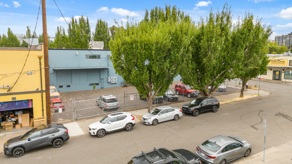 More Photos Of 323 SE 7th Ave, Portland Industrial For Sale
