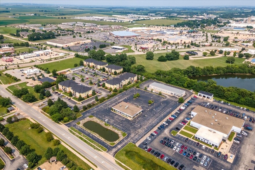 More Photos Of 1910 Moreland Blvd, Champaign Auto Dealership For Sale