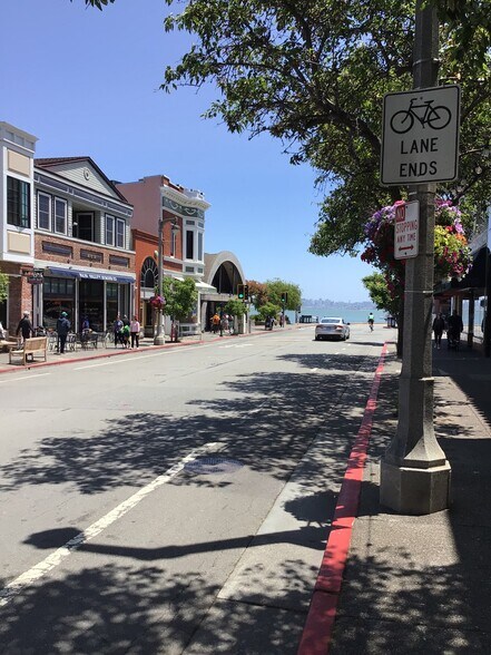 More Photos Of 681 Bridgeway, Sausalito General Retail For Sale