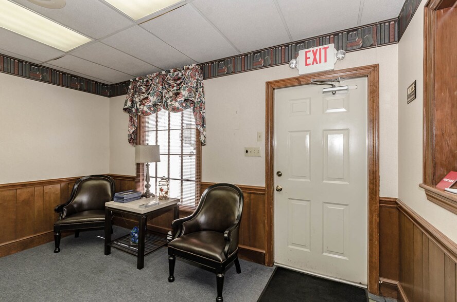 More Photos Of 215 Church St, Lenoir Office For Lease