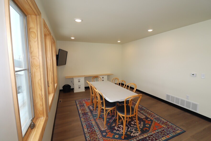 More Photos Of 257 Manypenny Ave, Bayfield Office For Lease