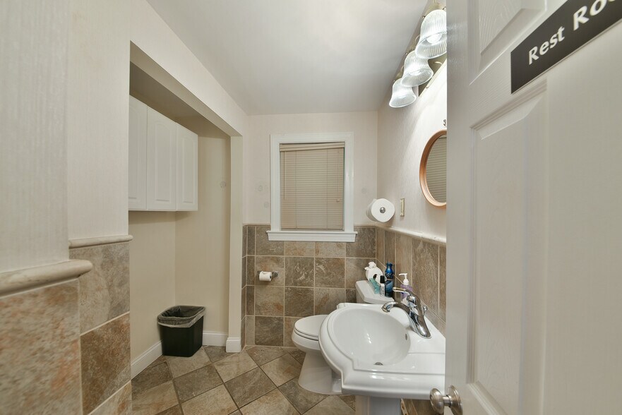 More Photos Of 12 E Mill Rd, Flourtown Medical For Lease