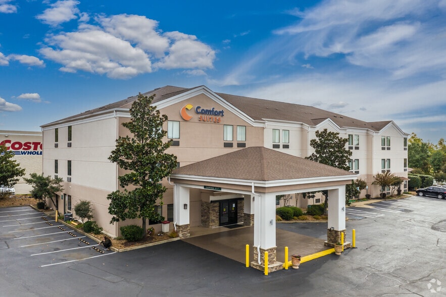 Primary Photo Of 2427 N Germantown Pky, Cordova Hotel For Sale