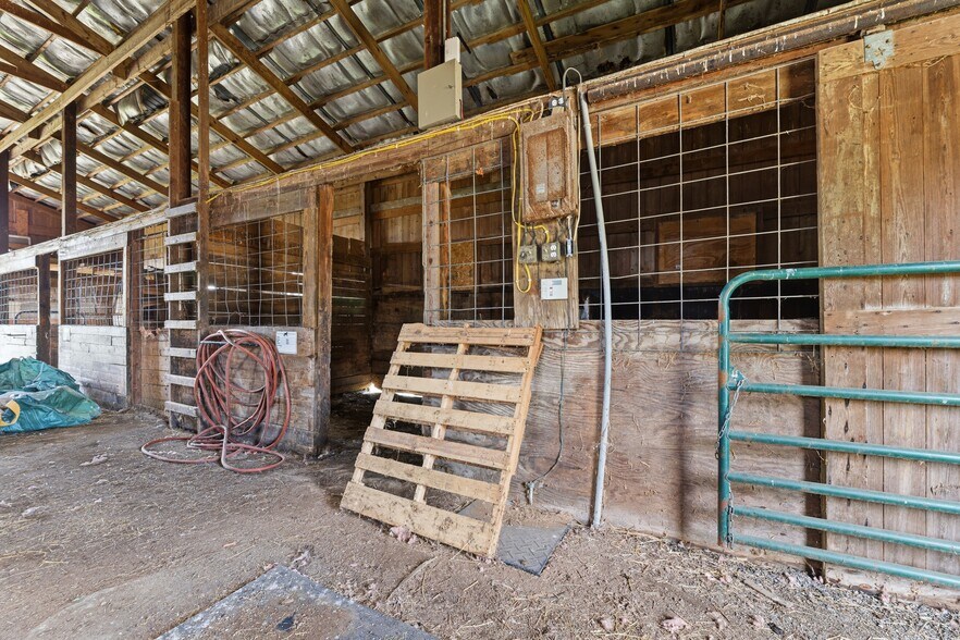 More Photos Of 9317 S Johnstown-Alexandria Rd, Johnstown Horse Stables For Sale