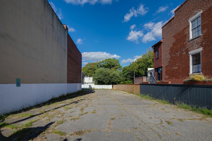 More Photos Of 2500 E Marshall St, Richmond Office For Sale