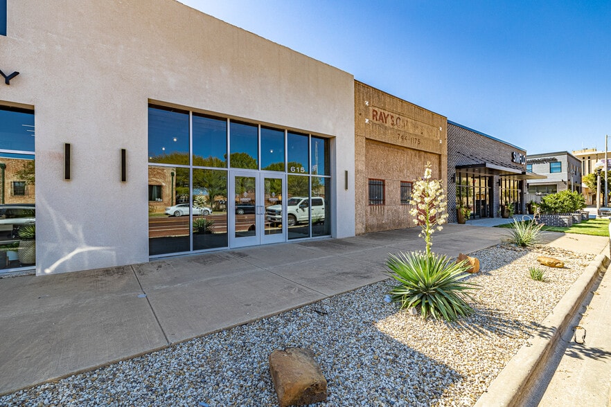 More Photos Of 615 Broadway St, Lubbock Office For Sale