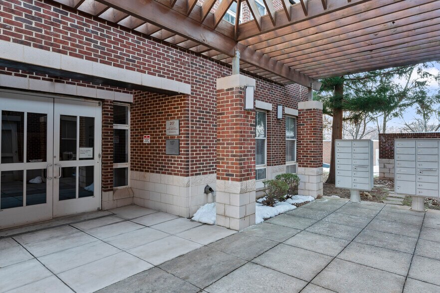 More Photos Of 21165 Whitfield Pl, Sterling Medical For Sale