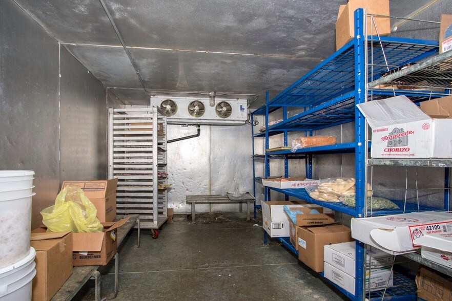 More Photos Of 300 N Northwest Hwy, Palatine Restaurant For Sale