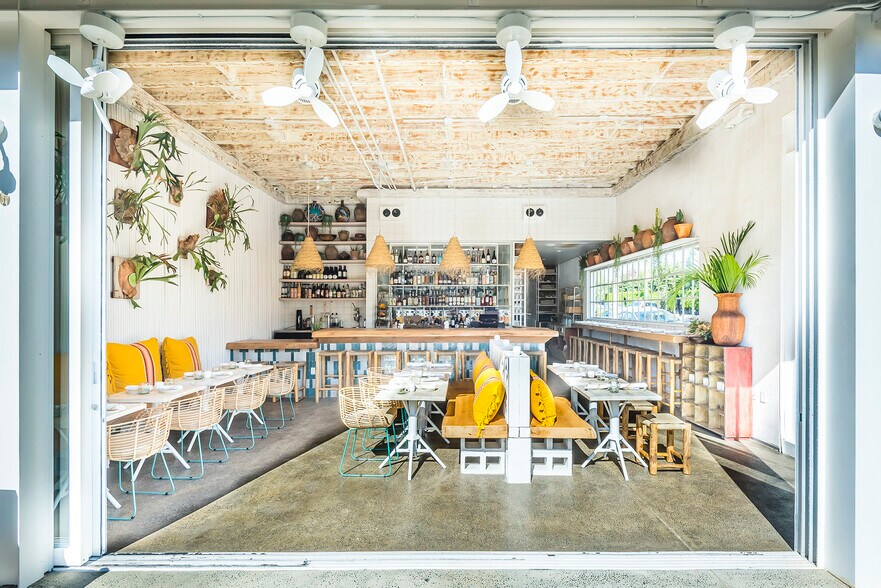 More Photos Of 533 Rose Ave, Venice Restaurant For Sale