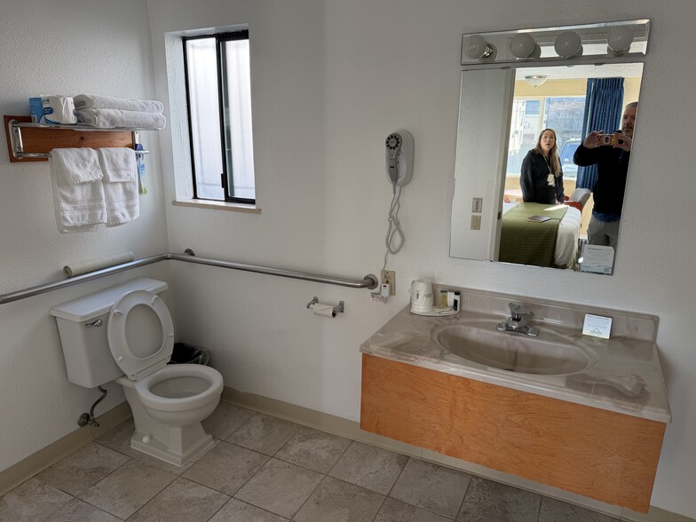 More Photos Of 9100 Aurora Ave N, Seattle Hotel For Sale