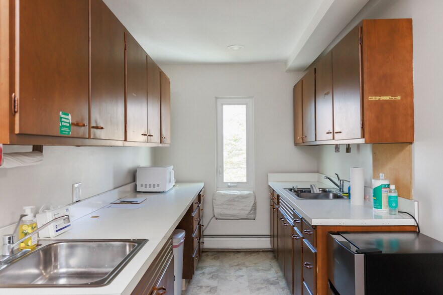 More Photos Of 5138 Shelburne Rd, Shelburne Office For Sale