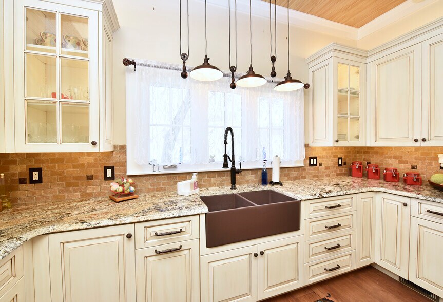 More Photos Of 315 Cedar St, New Ulm Specialty For Sale