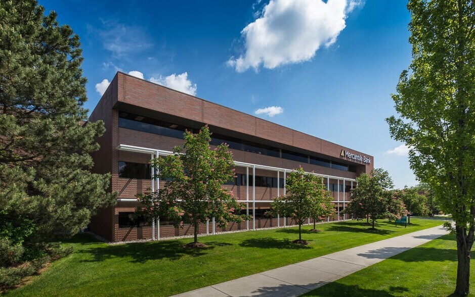 More Photos Of 1700 W Big Beaver Rd, Troy Office For Sale