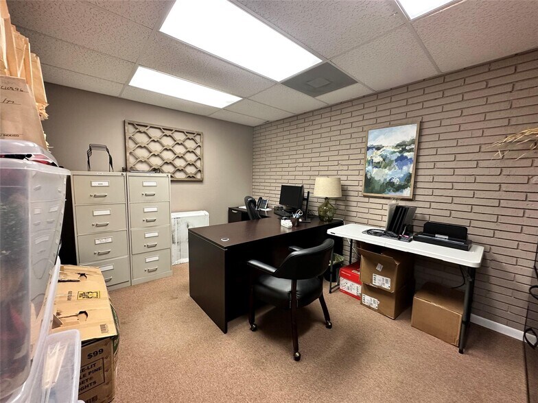 More Photos Of 120 S Charlton St, Woodville Office For Sale