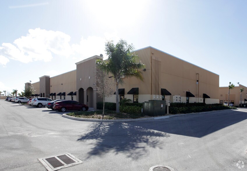 More Photos Of 8801 Business Park Dr, Fort Myers Warehouse For Lease