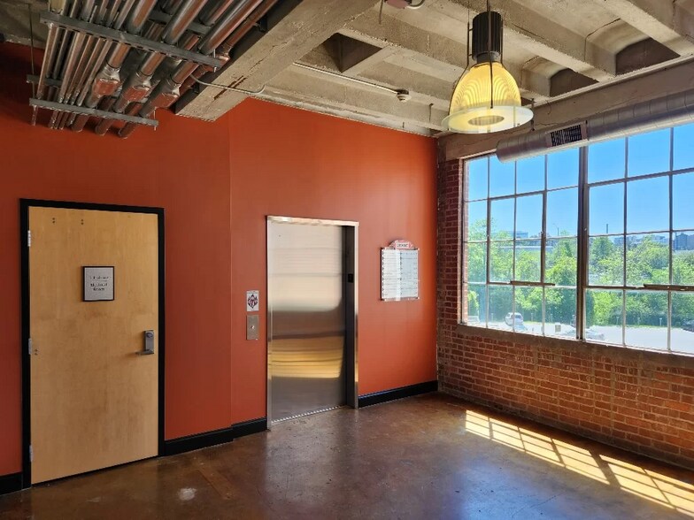 More Photos Of 1307 W Morehead St, Charlotte Office For Lease