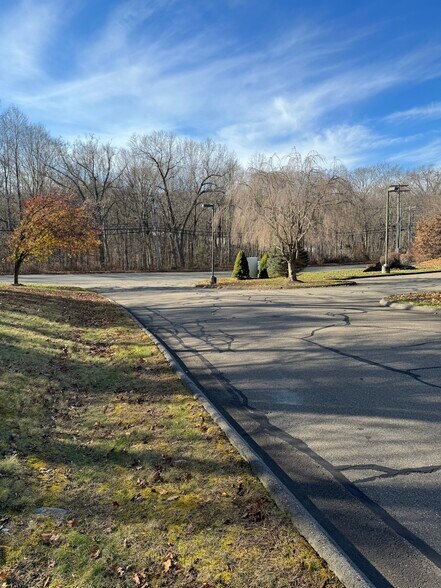 More Photos Of 175 Constitution Blvd S, Shelton Flex For Sale