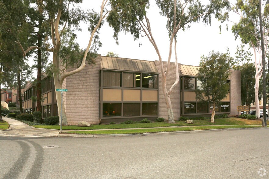 More Photos Of 5053 La Mart Dr, Riverside Medical For Sale