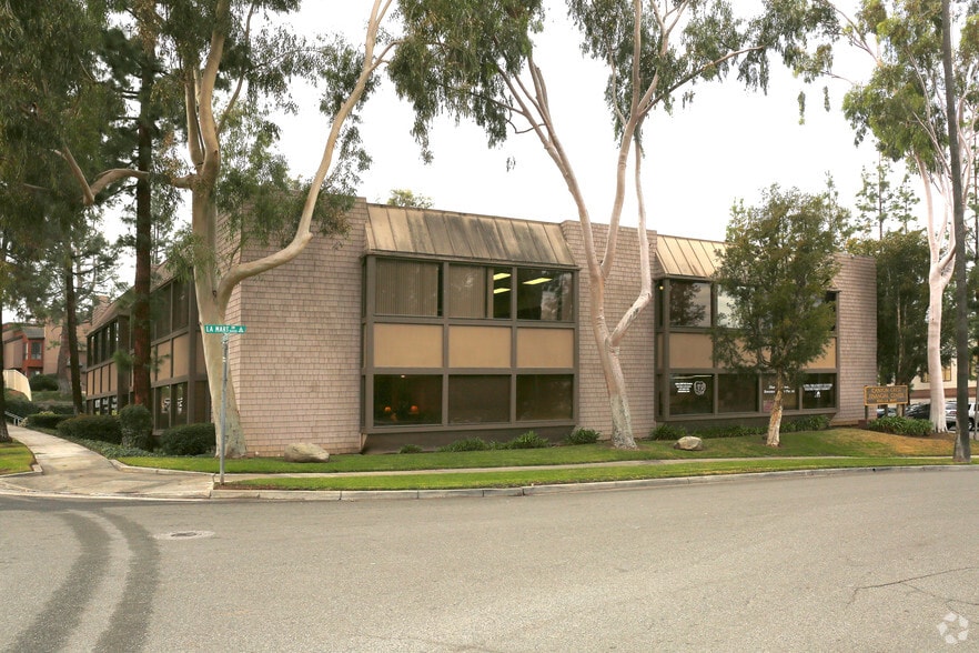 More Photos Of 5053 La Mart Dr, Riverside Medical For Sale