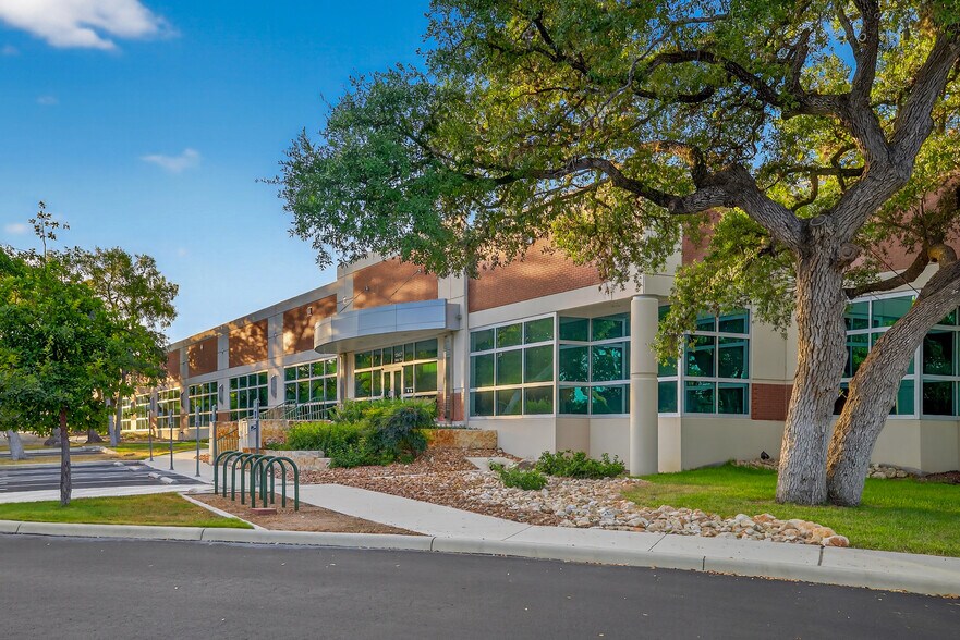 More Photos Of 12447 Network Blvd, San Antonio Office For Lease