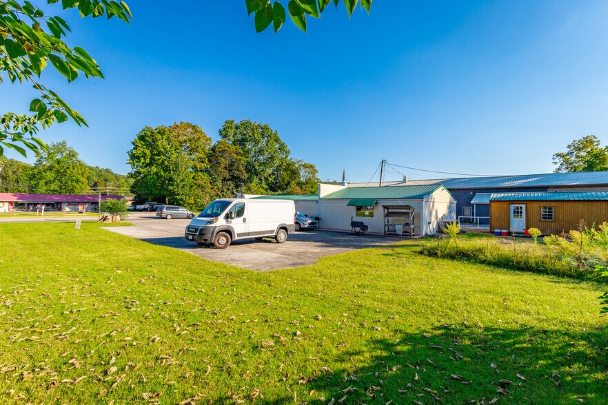 More Photos Of 15781 Rankin Ave, Dunlap Freestanding For Sale