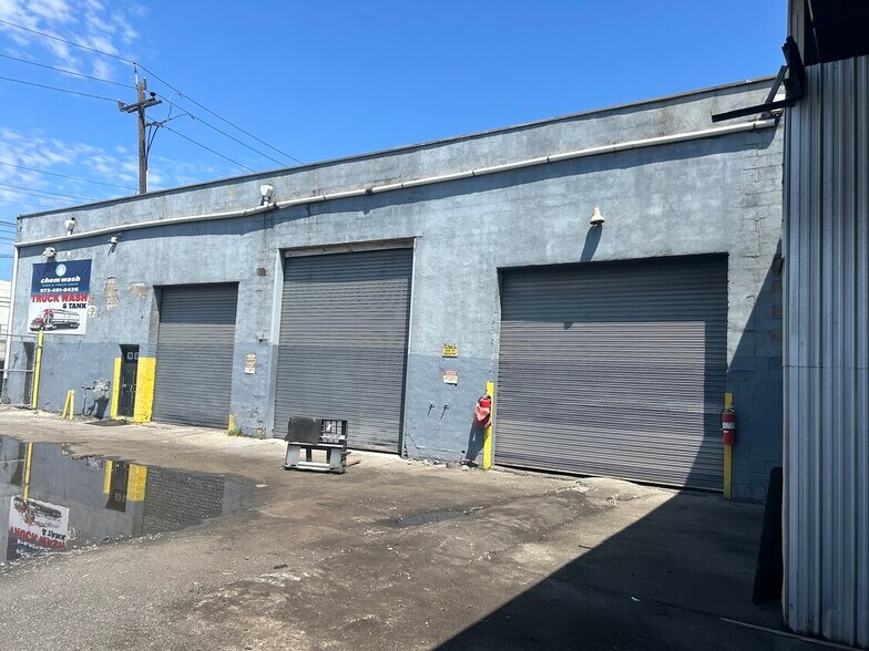 More Photos Of 184-188 Doremus Ave, Newark Distribution For Sale