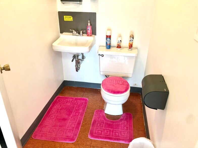 More Photos Of 2301 Hyde Park Blvd, Niagara Falls Restaurant For Sale