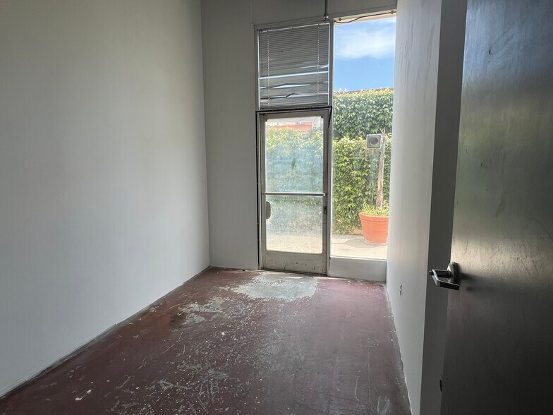 More Photos Of 902-914 Broadway, Santa Monica Unknown For Lease