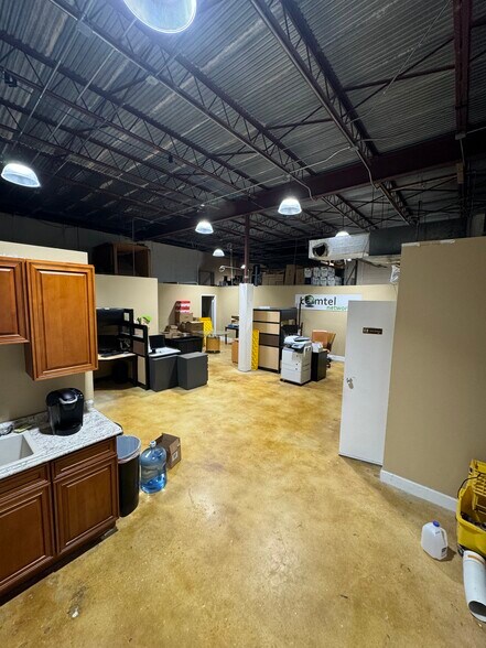 More Photos Of 1700 S Division Ave, Orlando Industrial For Sale