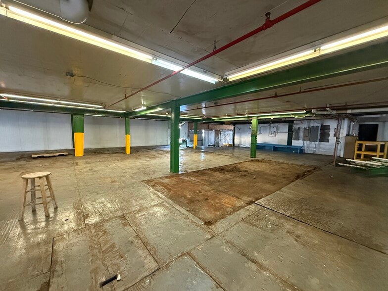 More Photos Of 650 Avenue R SW, Winter Haven Distribution For Sale