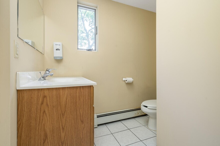 More Photos Of 23 Pawnee Ave, Rockaway Office For Sale