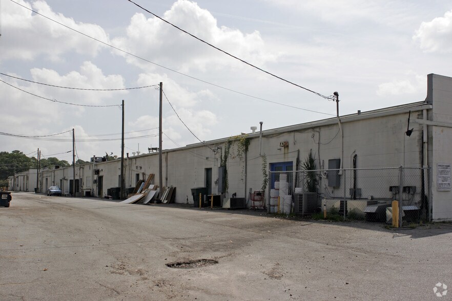 More Photos Of 40 E De Renne Ave, Savannah Unknown For Lease