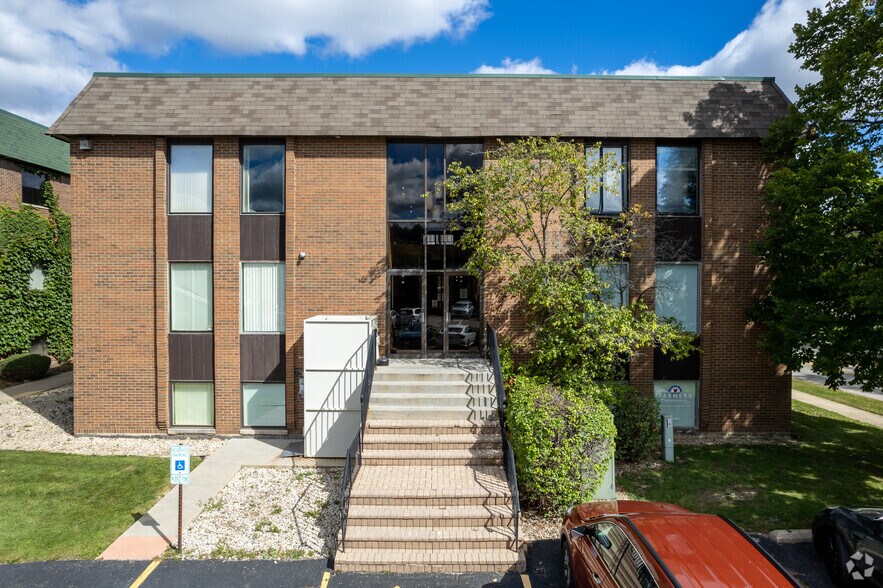 More Photos Of 701 E Irving Park Rd, Roselle Office For Lease