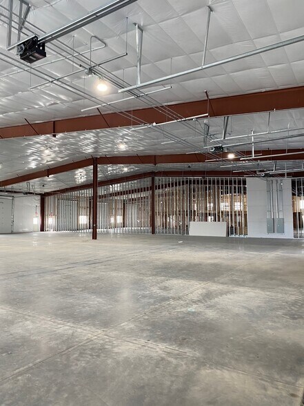 More Photos Of 1410 W Walnut St, Elkhart Light Distribution For Lease