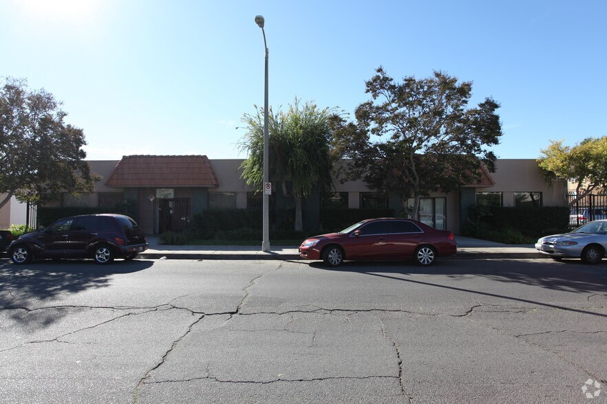 More Photos Of 21414-21416 Chase St, Canoga Park Warehouse For Lease