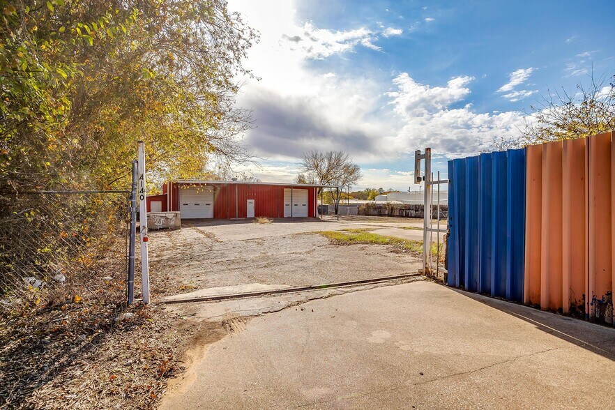 More Photos Of 4140 Mansfield Hwy, Forest Hill Warehouse For Sale